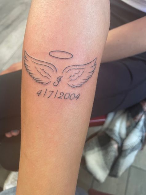 Angel Wing Wrist Tattoo, Angle Wing Tattoos, Angel Tattoo For Women, Angel Wing Tattoo, Memorial Tattoo Ideas, Trishul Tattoo, Vampire Tattoo, Rip Tattoo, Minimalist Tattoo Ideas