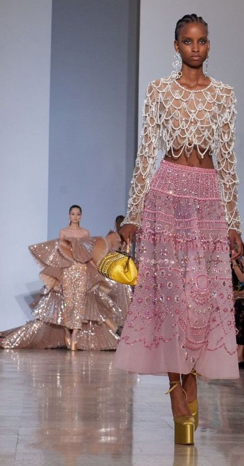 Georges Hobeika fall 2022 couture Fall 2022 Couture, 2022 Couture, Georges Hobeika, Couture Outfits, Special Clothes, Midi Skirts, Fall 2022, Glam Dresses, Couture Collection