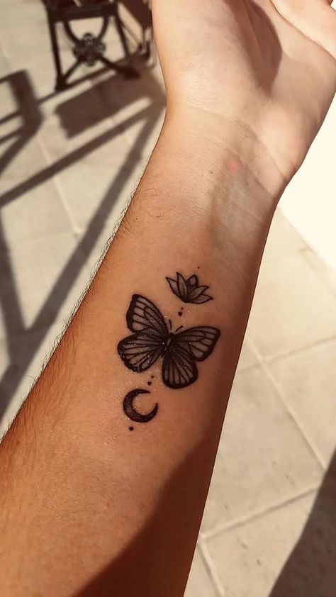 butterfly tattoo | tattoo | aesthetic tattoo | 🦋 Mehndi Designs On Wrist, Aesthetic Henna Butterfly, Tattoo Style Mehndi, Butterfly Drawing Mehndi, Mehendi Tatoos Design, Aesthetic Mehendi Designs Butterfly, Aesthetic Mehndi Butterfly, Mehndi Tattoo Butterfly, Cool Mehndi Designs Tattoo Ideas