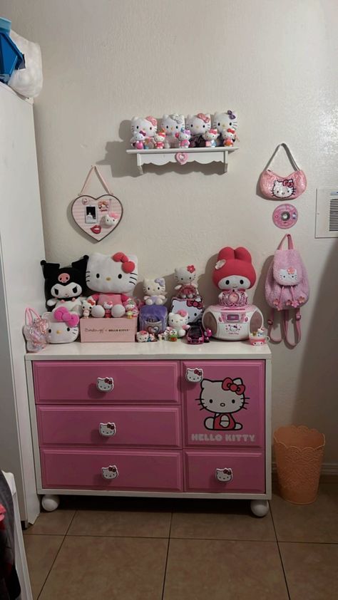 Hello Kitty Dresser, Hello Kitty Bedroom Furniture, Room Ideas Hello Kitty, Hello Kitty Furniture, Sanrio Bedroom, Hello Kitty Stuff, Hello Kitty Room, Hello Kitty Store, Kitty House