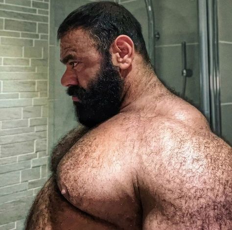 Giorgi is an impressive huge musclebear. His height is 180cm/5'11'' and his weight about 125-130kg/275-285lb. Bulky Men Muscle, Big Buff Men, Back Muscles Men, Large Muscular Men, Beer Belly Men, Big Beards Men, Greek Man, Dad Bodies, Burly Men