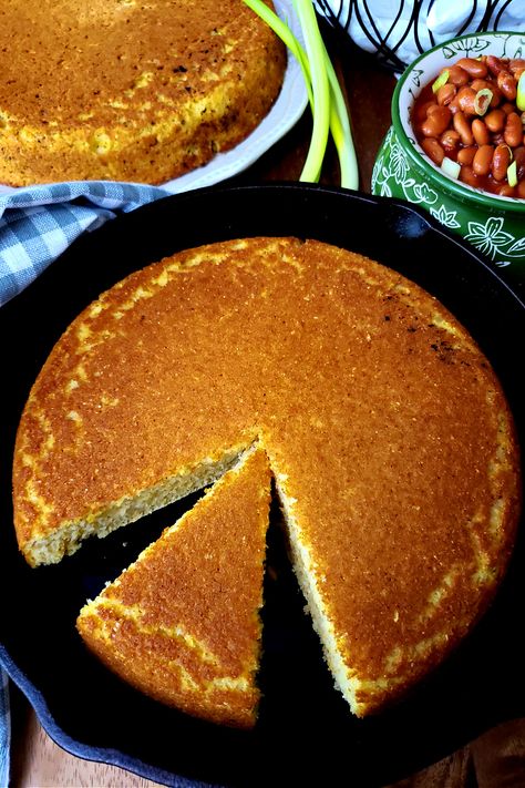 Discover the secret to making the fluffiest Southern Cornbread without buttermilk! This classic recipe retains all the rich, savory flavors and that irresistible crispy edge, even if you don't have buttermilk on hand. Whip up a batch of this Southern comfort food to enjoy with your favorite dishes. It's the taste of the South without the buttermilk fuss! 🌽🍞😋 #SouthernCooking #CornbreadRecipe #NoButtermilk Cornbread Recipe Without Buttermilk, Easy Southern Cornbread, Southern Cornbread Recipe, Southern Style Cornbread, Wright Family, Creamed Chipped Beef, Leftover Cornbread, Fried Chicken Recipe Southern, Skillet Corn