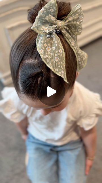 Jaqui Folsom on Instagram: "A fun slicked bun #hair #hairtutorial #girlshair #girlshairstyles #schoolhair #easyhair #slickedbackhair #momanddaughter #topsy #topsyturvy #grwm" Ballerina Hair, Bunny Hair Bows, Wacky Hair Day, Ballerina Bun, Hairstyles For Kids Black, Fun Buns, Hair Flyer, Short Hair Bun, Easter Hairstyles For Kids