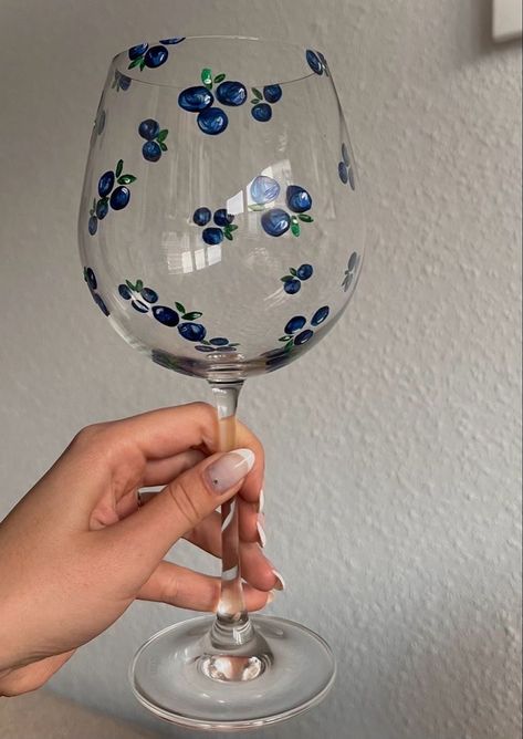 Easy Painting Ideas On Wine Glasses, Painting On A Glass Bottle, Painted Wine Glasses Fruit, Girls Night Wine Glass Painting, Transparent Bottle Painting, Cute Wine Glass Designs, Fruit Glass Painting, Summer Wine Glass Painting Ideas, Glass Wine Painting Ideas