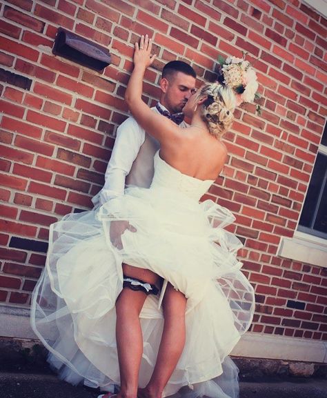 Wedding picture! Country Wedding Bride, Funny Couple, Professional Wedding Photography, Traditional Wedding Dresses, Couple Wedding, Wedding Album, Wedding Vows, Wedding Poses, Wedding Pics