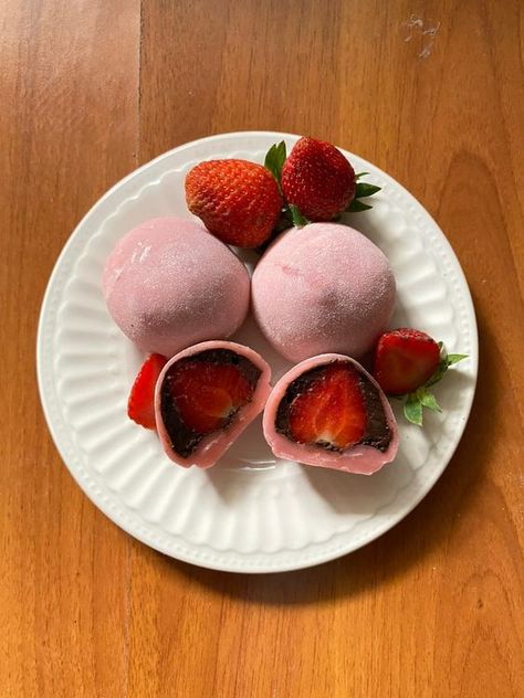 ♔ La Maison du Mochi Mochi Aesthetic Food, Foto Mochi, Aesthetic Mochi, Japan Mochi, Mochi Aesthetic, Ichigo Daifuku, Cute Mochi, Strawberry Mochi, Food Menu Design