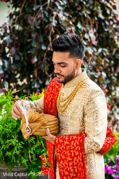 Indian groom ready in his cream and gold sherwani. Shervani Poses, Dulha Pose Wedding Photos, Indian Wedding Groom Poses, Groom Sherwani Indian Latest, Gold Sherwani Groom, Groom Photoshoot Indian, Indian Groom Photography Poses, Groom Poses Indian Wedding, Indian Groom Poses