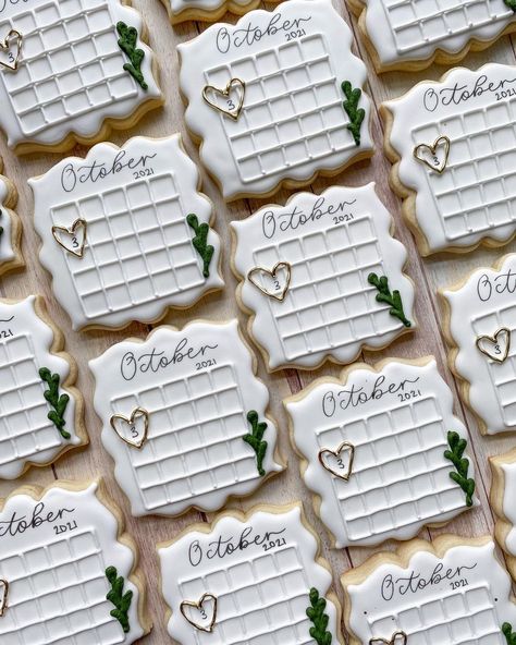 Emily’s Bake Shop on Instagram: “Wedding calendar favors for a special wedding today! This past week was a whirlwind of wedding orders and I’m so excited to post all of the…” Calendar Cookies, Anniversary Cookies, Bridal Cookies, Date Cookies, Wedding Calendar, Cookie Wedding Favors, Crazy Cookies, Bridal Shower Cookies, Sugar Cookie Designs