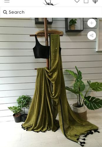 Saree On Mannequin, Clothes On Mannequin Photography, Saree Boutique Interior Design, Saree Display Ideas Showroom, Saree Display Ideas, Saree Product Photography, Saree Product Shoot, Saree Display, Clothing Boutique Decor