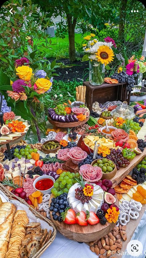 Glazing Table Food Ideas, Wedding Nibbles, Table Food Ideas, Grazing Plate, Charcuterie Board Meats, Platter Ideas, Grazing Board, Party Food Buffet, Bay Of Plenty