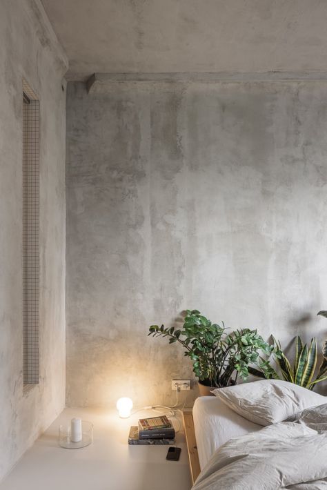 Concrete Bedroom Design, Concrete Wall Bedroom, Concrete Bedroom, Concrete Effect Paint, Concrete Walls, Flat Interior, Keep The Lights On, Walls Room, Painting Concrete