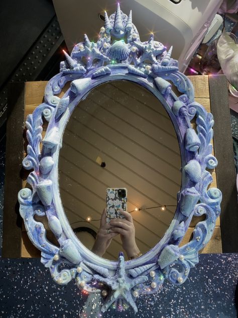 A multicolor mirror decorated with shells, pearls, and crystals sparkles with a mermaid theme. Mermaid Mirror, Funky Mirrors, Mermaid Pool Parties, Diy Mermaid, Glitter Mirror, Unicorn Spit, Mirror Makeover, Mermaid Crafts, Mermaid Shell