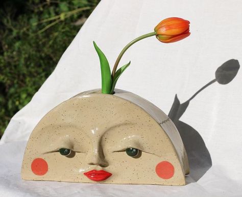 Moon Vase, Vase Ceramics, Sculpture Vase, Circle Face, Ceramic Home Decor, Face Sculpture, Slab Ceramics, Ceramic Home, Beginner Pottery