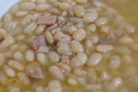 Southern White Beans, Southern White Beans Recipe, Soup Recipes Ham, White Beans Recipe, White Beans And Ham, Beans And Ham, Beans And Cornbread, Beans In Crockpot, White Bean Recipes