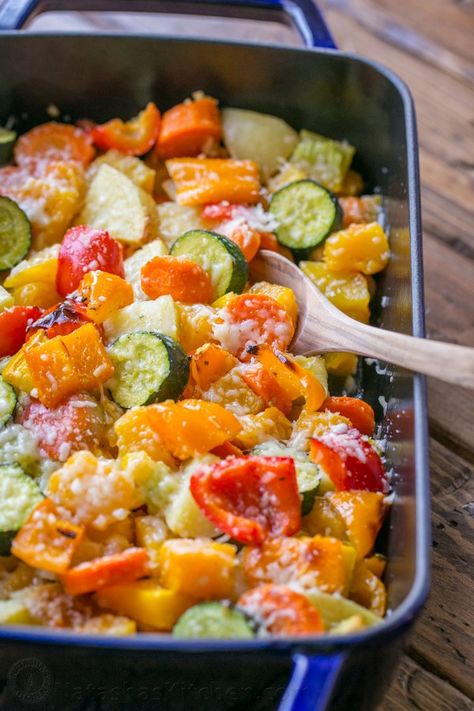 Roasted Vegetables uses the best of Fall vegetables: butternut squash, potatoes, zucchini, carrots and bell peppers. Perfect holiday side dish! | natashaskitchen.com Cooked Vegetable Recipes, Spiral Vegetable Recipes, Recipes Squash, Vegetable Korma Recipe, Thanksgiving Recipes Side Dishes Veggies, Autumn Vegetables, Fresh Vegetable Recipes, Healthy Potato, Yummy Vegetable Recipes