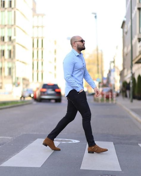 Brown Shoes Outfit, Chelsea Boots Outfit, Chelsea Boots Style, City Vibes, Brown Shoes, Mens Fashion Casual Outfits, Nice Style, Man Style, Gentleman Style