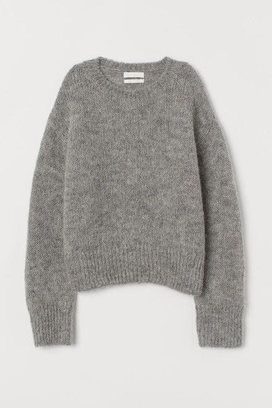 How to Build a Capsule Wardrobe on a Budget - livelovesara 00s Mode, Mode Zara, Stockholm Fashion, Cardigan Sweaters For Women, Mode Inspiration, Wool Blend Sweater, Dream Clothes, Grey Sweater, Capsule Wardrobe