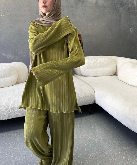 Hijab Fits Aesthetic, Modest Two Piece Outfits, Modest Fashion 2023, Green Fits Aesthetic, Cute Modest Outfits Casual, Summer Green Outfit, Modest Hijabi Fashion, Modest Sets, Spring Outfits Modest