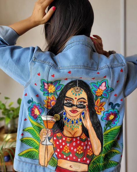 Wearing a work of art! This hand-painted denim jacket is a true masterpiece #handpainteddenim #jacket #trendingfashion #trendingstyle Denim Jacket Fabric Painting, Hand Painted Outfits, Painting On Tshirts Ideas, Fabric Painting On Denim, Fabric Painted Clothes, Painting In Clothes, Cloth Painting Ideas, Painting Ideas On Clothes, Clothes Painting Ideas