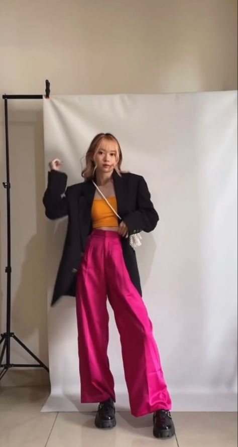 Magenta Trousers Outfit Ideas, Fushia Pants Outfit, Fuschia Pants Outfit, Fuchsia Pants Outfit, Magenta Outfit Ideas, Black Satin Pants Outfit, Autumn Pallet, Satin Pants Outfit, Slacks Outfit