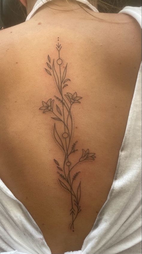 Tattoo Ideas On Your Side, Dainty Lower Back Tattoos For Women, Tulip Spine Tattoos For Women, Side Of Back Tattoo Women, Spine Tattoo Meaning, Lilly Spine Tattoo, Daffodil Spine Tattoo, Spine Tattoos For Women Western, Large Feminine Tattoos