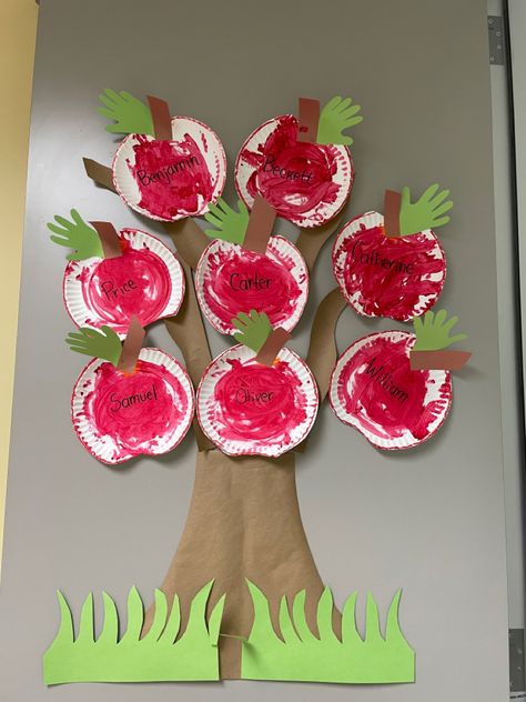 Apple Tree Toddler Craft, Apple Tree Craft For Toddlers, Infant Apple Crafts, Apple Craft Prek, Apples Activities For Toddlers, Apple Arts And Crafts For Kids, Apple Craft Kindergarten, Apple Kindergarten Activities, Apple Crafts For Kindergarten