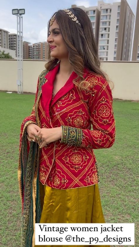 Gharchola Blouse Designs Latest, Gharchola Blouse Designs, Vintage Chaniya Choli, Gharchola Saree Blouse Design, Long Blouse Designs Latest, Bandhej Kurti Designs Latest, Bandhej Blouse Designs Latest, Gharchola Blouse, Bandini Saree Blouse Designs