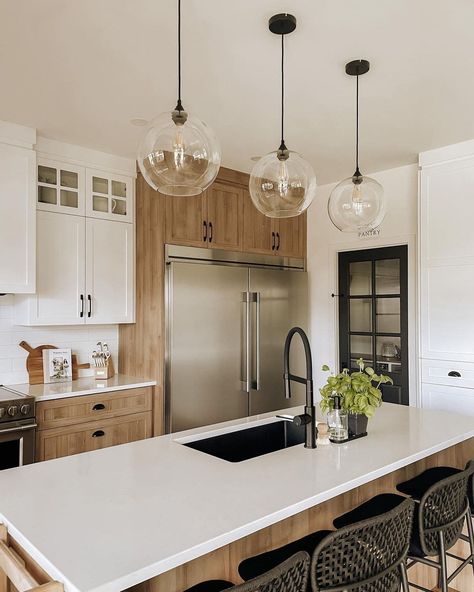 23 Charming Natural Wood Kitchen Cabinets Designs Natural Wood Kitchen Cabinets, Custom Wood Cabinets, White Wood Kitchens, Off White Cabinets, Natural Wood Kitchen, Black White Kitchen, Farmhouse Aesthetic, Diy Kitchen Renovation, Wood Kitchen Cabinets