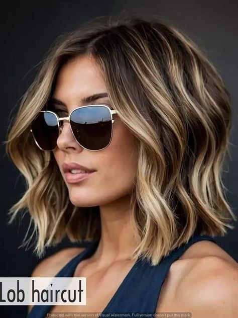 Ombre Hair Color Bob Haircuts, Medium Hair Colours Ideas, Brunette Hair With Blonde Highlights To Cover Grey, Short Ombre Hair Brown To Blonde Shoulder Length, Hair Colors For Shoulder Length Hair, Medium Length Brown Hair Color Ideas, Summer To Fall Hair Transition Brunette, Short Bob Color Ideas Brunettes, Short Bold Haircuts