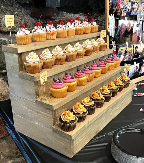 Diy 3 Tier Basket Stand, Diy Wood Food Display, Diy Large Cupcake Stand, Diy Wood Cupcake Stand, Diy Food Display Stands, Cupcake Display Ideas Diy, Cupcake Stands Diy, Ged Graduation, Diy Tiered Cupcake Stand