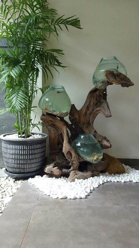 Fish Bowl Coffee Table, Betta Fish Aesthetic Tank, Fish Tank In Bedroom Ideas, Fish Tank Home Decor, Zen Fish Tank, Fish Tank In House, Boho Fish Tank, Minimalist Fish Tank, Beta Fish Aesthetic