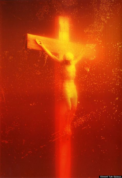 Piss Christ - Andres Serrano Piss Christ, Crazy Pieces, Dark Wave, Robert Mapplethorpe, Marcel Duchamp, Edouard Manet, Sacred Art, Gustav Klimt, Religious Art