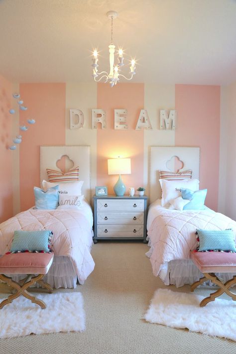 Bilik Tidur Perempuan, Bilik Perempuan, Twin Girl Bedrooms, Reka Bentuk Bilik Tidur, Shared Girls Room, Hiasan Bilik Tidur, Bilik Idaman, Striped Walls, Twin Beds