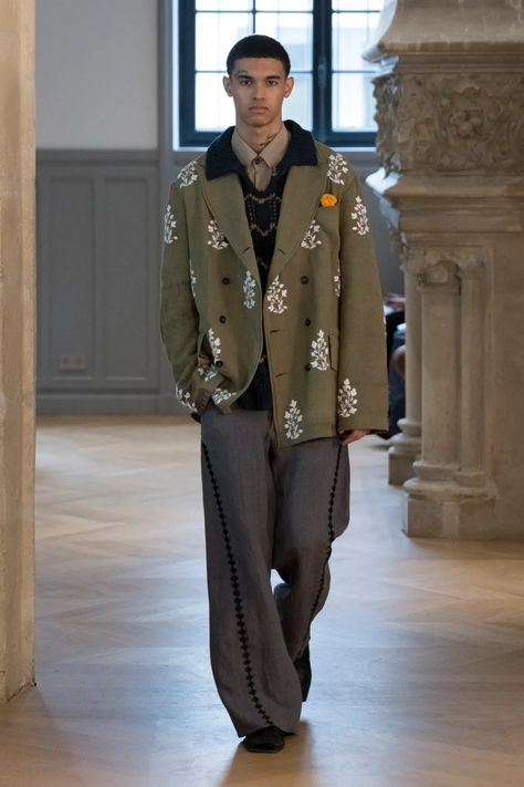 Kartik Research Spring 2025 Men’s Runway, Fashion Show & Collection Review [PHOTOS] Casual Fashion Runway, Mens 2025 Fashion Trends, Men’s Runway, Men’s High Fashion, Men Runway Fashion, Male Runway Fashion, Mens Fashion Show Runway, Fashion 2025, Paris Fashion Week Men