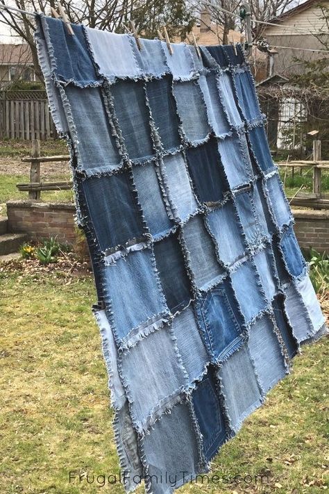 It couldn't be easier! This denim quilt is a perfect sewing project to reuse old jeans! A denim quilt is perfect for cool evenings and picnics! I love the casual cosy quality of my blue jean blanket. Denim Patchwork Quilt Old Jeans, Recycled Blue Jeans Ideas, Upcycled Denim Quilt, How To Make A Denim Rag Quilt, Denim Rag Quilts Old Jeans, Things To Do With Denim Scraps, Quilt Jeans Patchwork, Jean Material Projects, Diy Old Jeans Projects