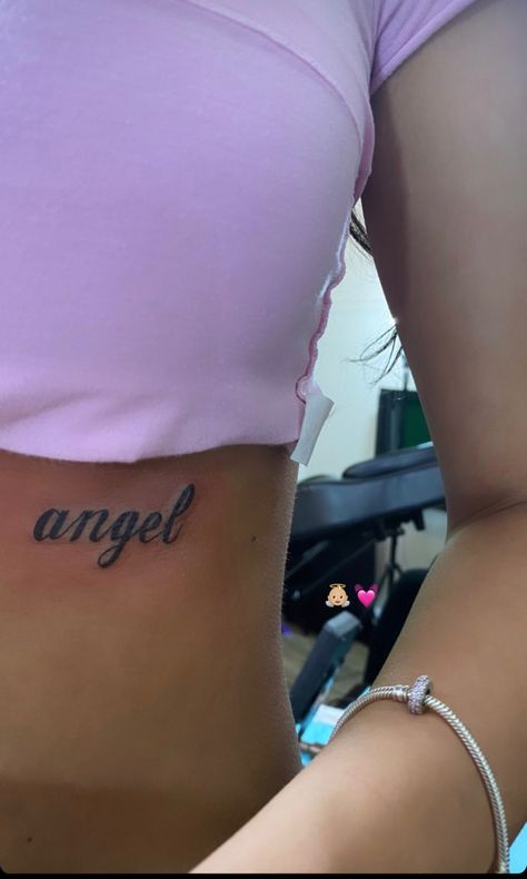 Women Tatoos Hot Tattoos, Angel Word Tattoo, Hot Tattoo Ideas, Word Tattoo Designs, Word Tattoo, Hand Tattoos For Girls, Pretty Hand Tattoos, Black Girls With Tattoos, Tattoos For Black Skin