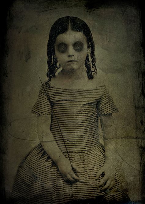 Lucy Reynolds Art - Journal - Oh sweet Coraline Vintage Bizarre, Haunted Images, Images Terrifiantes, Creepy Vintage, Gothic Wall Art, Creepy Photos, Creepy Images, Creepy Pictures, Ghost Decoration