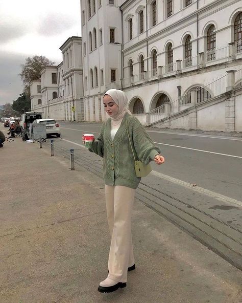 Women Cardigan Outfit, Kulot Pants, Outfit Hijab Casual, Estilo Hijab, Stile Hijab, Muslim Outfits Casual, Hijab Style Casual, Hijabi Fashion Casual, Casual Hijab