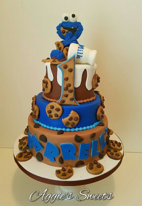 Cookie Monster Birthday Cake Cookie Monster Themed Birthday Party, Cookie Monster Cake Ideas, Cookie Monster Birthday Cake, Cookie Monster Theme Party, Cookie Monster Baby Shower Cake, Cookie Monster Smash Cake, Cookie Monster 2nd Birthday Boy, Cookie Monster 1st Birthday Cake, Cookie Monster 2nd Birthday