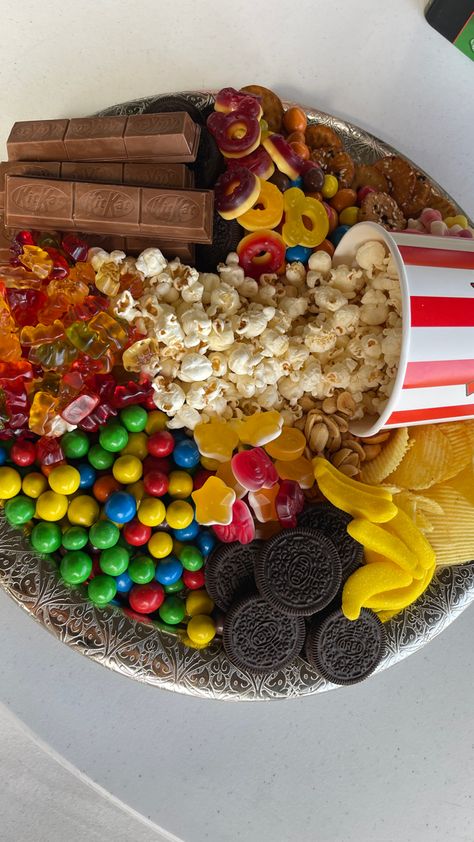 #birthday #birthdayparty #games #gamenight #boardgame #party #snacks #candy #snackboard #candyboard Candy Snack Board, Candy Board Ideas, Uk Sweets, Candy Board, Snacks Candy, Backyard Birthday Parties, Birthday Snacks, Backyard Birthday, Snack Board