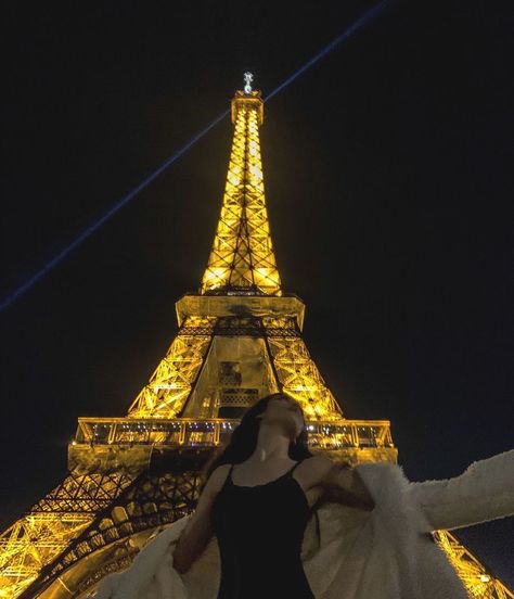 22, i’m in Paris baby Effiel Tower Photo Shoot, Eiffel Tower Photo Ideas, Eiffel Tower Picture Ideas, Eiffel Tower Photoshoot, Paris Picture Ideas, Photoshoot Paris, Eiffel Tower Pictures, Paris Instagram Pictures, Paris Photo Ideas