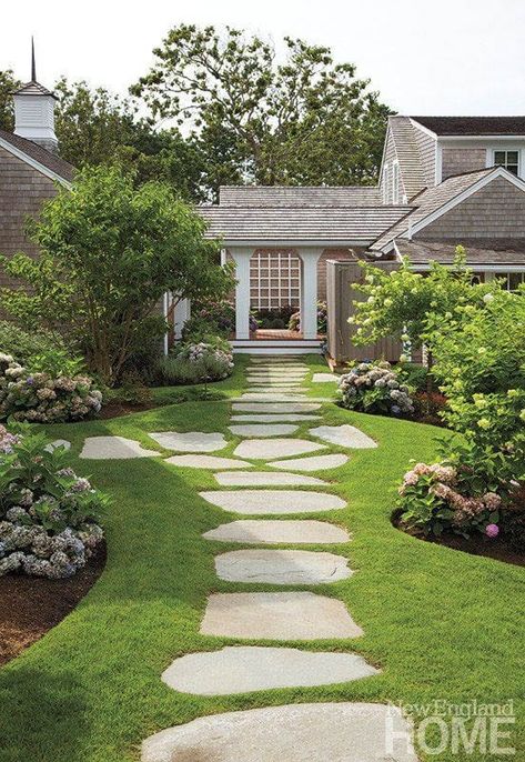 Stone Paths, Flagstone Pathway, Stone Garden Paths, Front Yards Curb Appeal, Backyard Walkway, Walkway Landscaping, Walkways Paths, Garden Stepping Stones, Stone Walkway