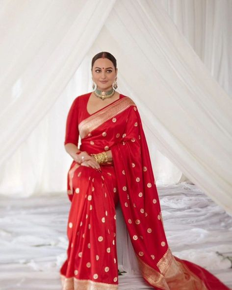 Discover Sonakshi Sinha's stunning wedding reception looks! From her traditional red Chand Butta saree by Raw Mango to the intricate zardozi kurta set by Anita Dongre, explore the beautiful details of her bridal outfits. Perfect inspiration for brides-to-be seeking timeless elegance and modern charm. #SonakshiSinha #WeddingReception #BridalWear #RawMango #AnitaDongre #IndianWeddingFashion #BridalJewellery Red Saree Wedding, Dark Red Blouse, Wedding Sarees Online, Dresses Traditional, Wedding Saree Collection, Saree Gown, Indian Silk Sarees, Saree Silk, Traditional Saree