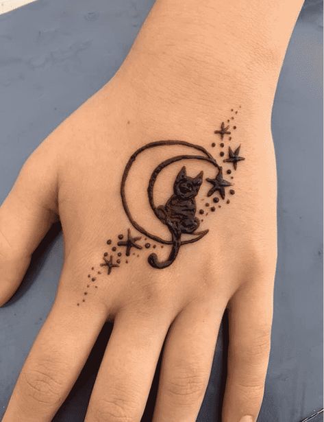 Cat Mehndi Design Images (Cat Henna Design Ideas) Cat Mehandi Designs, Cat Mehndi Design, Henna Designs One Finger, Henna Mushroom Designs, Henna Ideas For Kids, Cute And Simple Henna Designs, Cute Henna Animals, Cat Mehendi Designs, Cute Henna Designs For Kids