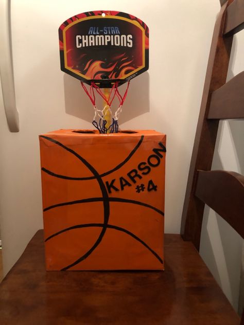 Basketball Valentine Boxes, Basketball Valentines, Valentine's Boxes, Diy Valentines Box, Valentine Boxes For School, Valentines Diy Kids, Kids Valentine Boxes, Boys Valentines, Valentine Card Box