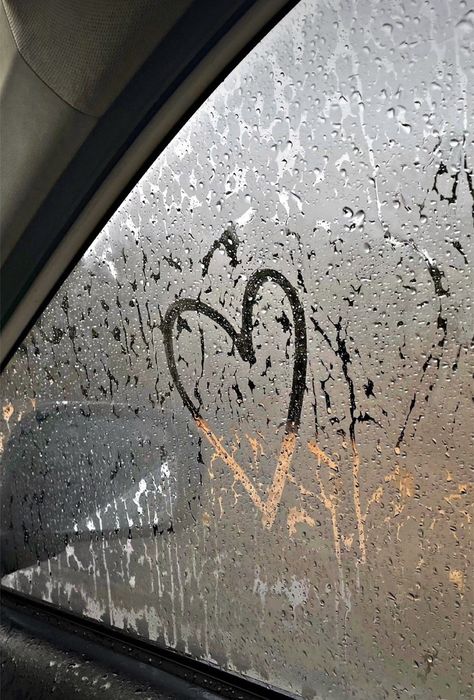 Rainy Window, Rain Window, Rainy Mood, Classroom Pictures, Rainy Day Aesthetic, Instagram Russia, Free Download Photoshop, Heart Mirror, Autumn Magic