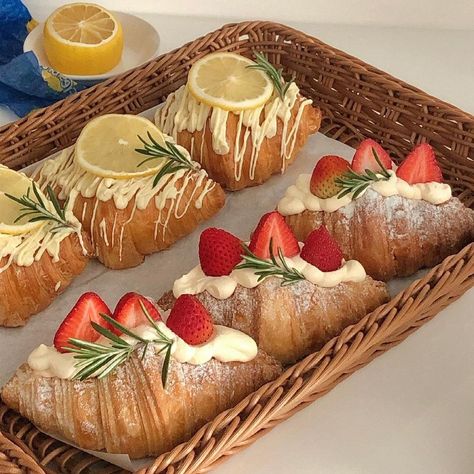 #croissants #strawberry #lemon Strawberry Croissants, Lemon And Strawberry, Pretty Dessert, Cute Baking, Food Babe, Food Sweet, Healthy Lifestyle Food, Yummy Comfort Food, Cute Desserts