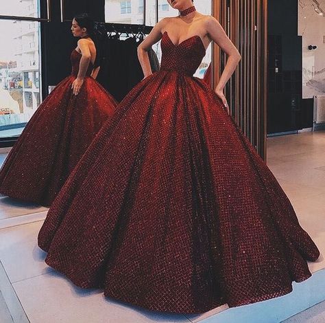 Red Ball Gowns, Vintage Ball Gowns, Popular Prom Dresses, Robes D'occasion, Red Ball, Sequin Prom Dresses, Red Gowns, Pretty Prom Dresses, Ball Gowns Prom