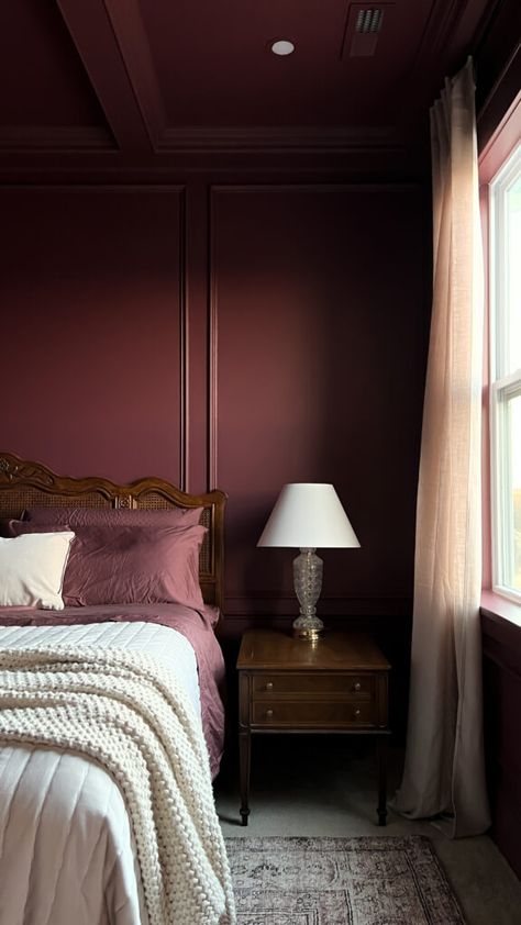 When it comes to setting the mood in your bedroom, paint colors play a crucial role. These moody and romantic bedroom paint colors go beyond the traditional reds, leaving you many options for creating a romantic ambiance in your bedroom. Dark Mauve Bedroom, Mauve Bedroom Walls, Diy Coffered Ceiling, Romantic Bedroom Colors, Mauve Bedroom, Modern Vintage Bedrooms, Burgundy Bedroom, Burgundy Walls, Burgundy Paint