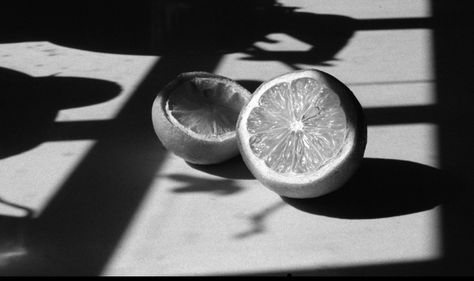 35 Mm Film Photography, Camera Black And White, Film Camera Photography, 35 Mm Film, Photo Class, Film Pictures, Shadow Photography, Light Film, Film Photography 35mm